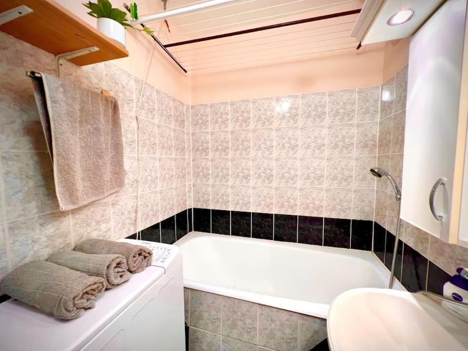 Pille Apartman Szeged Ngoại thất bức ảnh